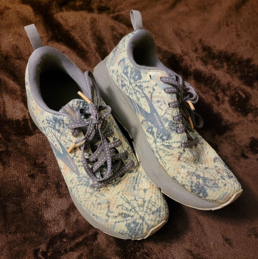 Brooks revel size 10